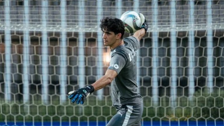 قبل الكلاسيكو.. ماذا قدم بونو في 6 مواجهات سابقة ضد الاتحاد؟