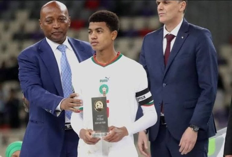 نيوكاسل يتحرك لضم آيت بودلال في يناير مقابل 40 مليون يورو