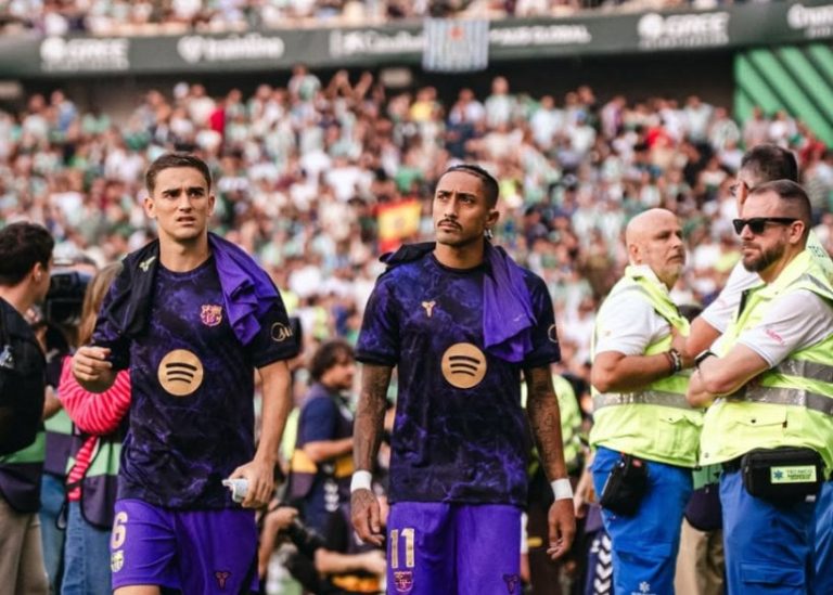 بعثة برشلونة عالقة في إشبيلية
