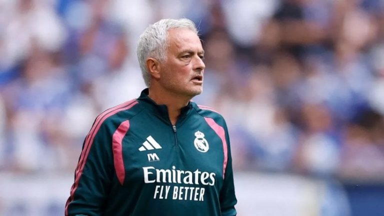ريال مدريد ينهي الجدل حول مستقبل مورينيو